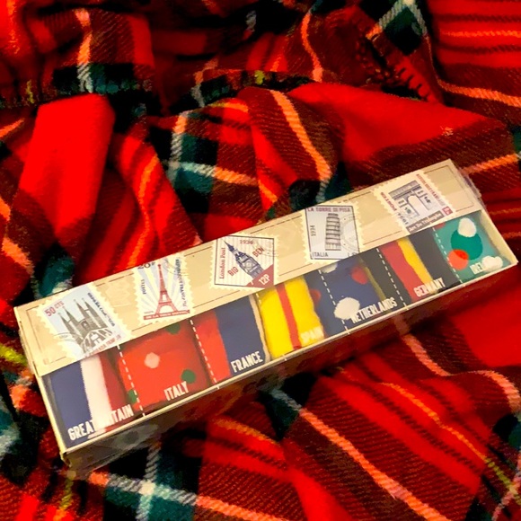 BNIB 7 Socks of Europe - Picture 2 of 2